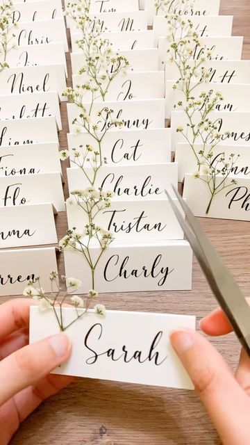 Wedding Table Name Cards, Flowers For Wedding, Wedding Table Names, Crafts Cards, Wedding Activities, Wedding Name, Wedding Prints, Cute Wedding Ideas, Wedding Organization