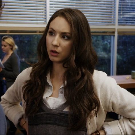 Spencer Core, Spencer Hastings Hair, My Celebrity Look Alike, Melissa Hastings, Spencer Hastings Outfits, Pll Aesthetic, Circus Characters, Troian Bellisario, Spencer Hastings