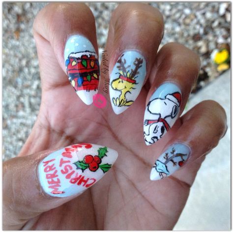 Christmas winter Charlie Brown Woodstock snoopy stiletto nails Snoopy Nails, Charlie Brown Woodstock, Nightmare Before Christmas Nails, Sports Nails, Woodstock Snoopy, Witch Nails, Acrylic Nail Set, Holiday Nail Art, Painted Nail Art