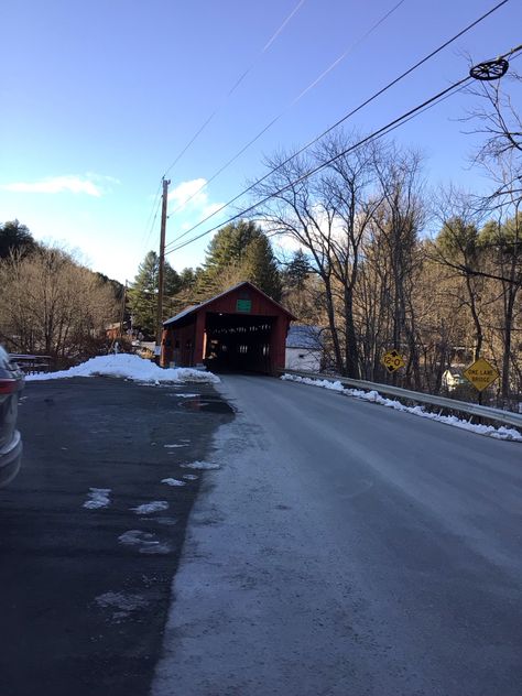 Aesthetic covered bridge in Vermont, taken by me, free to use! :) Burlington Vermont Aesthetic, Vermont Aesthetic, Burlington Vermont, Holiday Romance, Unread Books, Covered Bridge, Aesthetic Photos, Covered Bridges, Aesthetic Photo