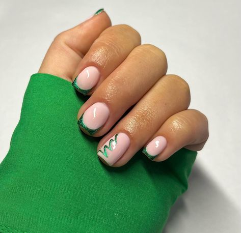 A cutesie little tree 🥹🎄 #biab #biabnails #buildergellondon #nailart #biablondon #nailitdaily #nails #naturalnails #manicure… | Instagram Green Holiday Nails, Green And Pink Christmas, Green Christmas Nail Designs, Green Christmas Nail, Sparkly Christmas Nails, Short Christmas Nails, Green Christmas Nails, Pink And Green Christmas, Pink Christmas Nails