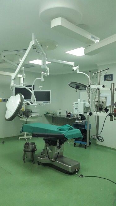 Quirófanos STERIS- MEDEC - NIHON KOHDEN Operasi Caesar, Surgery Room, Hospital Room Snapchat Stories, Operating Table, Healthcare Interior Design, Medical Tech, Hospital Architecture, Gold Wallpaper Background, Medical Wallpaper