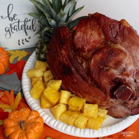 jamon borracho drunken ham Drunk Ham, Holiday Ham Recipes, Holiday Ham, Ham Recipes, Pot Roast, Favorite Holiday, Food Blogger, Ethnic Recipes