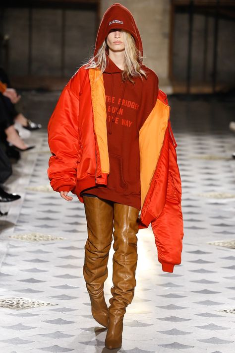 Vetements Fall 2016 Ready-to-Wear Collection Photos - Vogue Demna Gvasalia Vetements, Fall Fashion Coats, Couture Week, Fall Winter 2016, 가을 패션, Boots Fall, Fall 2016, Looks Style, Mode Inspiration