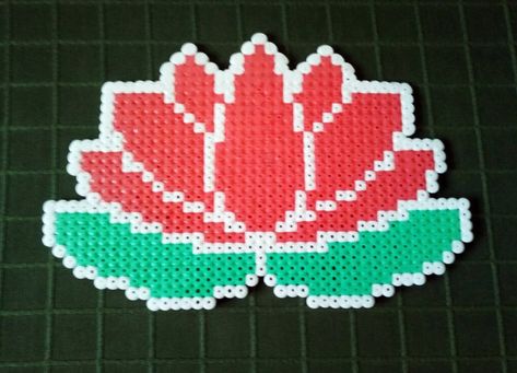 Lotus Perler Bead, Lotus Flower Perler Bead Patterns, Flower Iron Beads, Lotis Flower, Easy Perler Bead Patterns, Beads Patterns, Hamma Beads, Melty Beads, Hama Beads Patterns