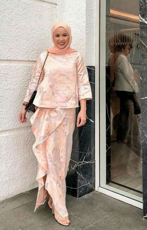 Baju Kurung Moden Style Lace For Plus Size, Baju Kurung Brocade, Baju Raya Ideas Fashion, Fashion Baju Raya, Kurung Outfit, Baju Kurung Style, Klasik Melayu, Raya Outfit Ideas, Baju Raya Ideas