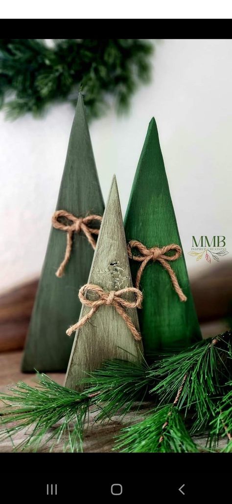 Blocks Of Wood Crafts Christmas, Cute Wood Crafts, Diy Small Wooden Christmas Tree, Easy Diy Christmas Wood Projects, Wooden Triangle Christmas Tree Diy, Holiday Woodworking Ideas, Simple Wooden Christmas Crafts, Diy Christmas Wooden Decorations, Painted Wooden Gnomes