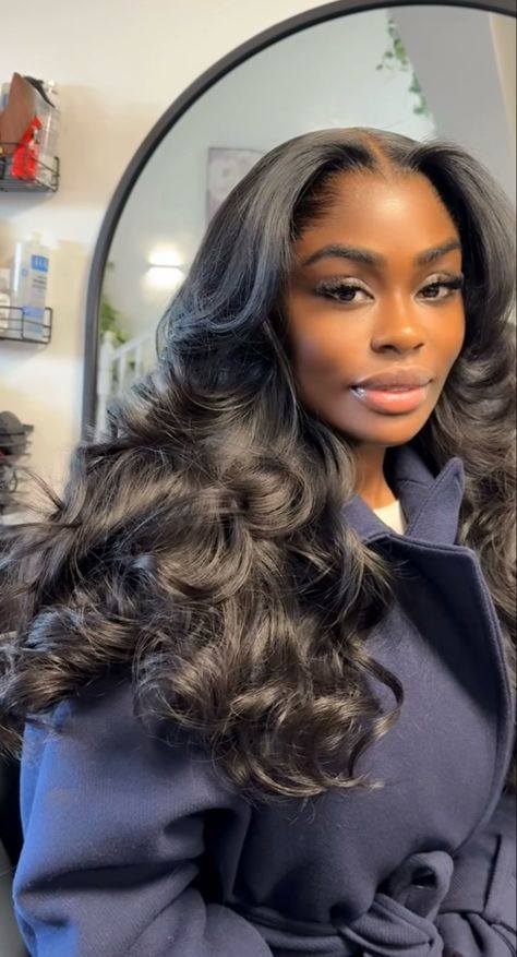 #layers #frontal #blowout Blow Out Style Black Women, Blowout Black Women, Blowout Hair Natural, Layers Blowout, 90s Blowout Hair, Bombshell Blowout, Blowout Look, Blowout Curls, Bday Hair