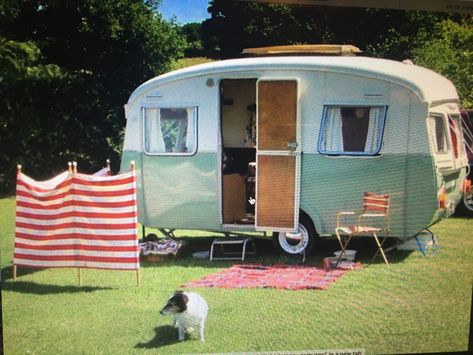 Caravan Renovation Ideas, Fabric Fence, Caravan Exterior, Caravan Restoration, Caravan Paint, Caravan Inspiration, Caravan Vintage, Caravan Home, Caravan Decor