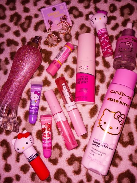 Print Hello Kitty, Lipgloss Makeup, Creme Shop, Hello Kitty Makeup, Hello Kitty Rooms, Pink Cheetah Print, Lipgloss Lips, Hello Kitty Aesthetic, Roll On Perfume