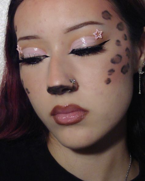 🎀LEOPARD MAKEUP🎀 CEO wearing lash style “Dahlia”! This lash style is full, long, and dramatic! Tap the link in bio to see close up swatches of all the styles we have available! 💗 #leopardmakeup #leopardmakeuplook #pinkmakeup #pinkmakeuplook #pinkblush #halloweenmakeup #halloweenmakeupideas #halloweenmakeuplook Pink Panther Makeup, Cheetah Makeup, Leopard Makeup, Lash Style, Halloween Makeup Looks, Pink Halloween, Eye Makeup Art, Dark Skin Makeup, Pink Panthers