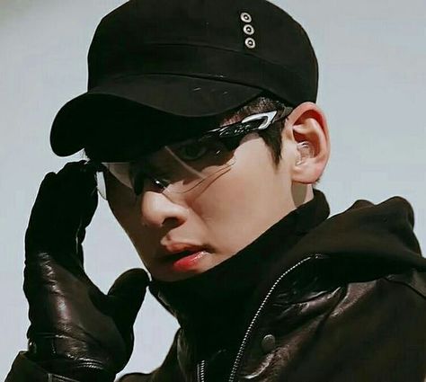 Ji Chang Wook in _Healer_ 2014 Healer Korean, Healer Drama, Healer Kdrama, Ji Chang Wook Healer, Sporty Outfits Men, Ji Chang Wook Smile, Aesthetic Types, Movies Quotes Scene, Friend Anime