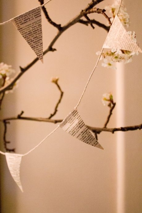 bunting made from pages of an old dictionary/Garland?? Newspaper Bunting, Junk Modelling, Sheet Music Crafts, Photo Props Diy, Old Book Crafts, Storybook Wedding, Mini Bunting, Wedding Bunting, Book Page Crafts