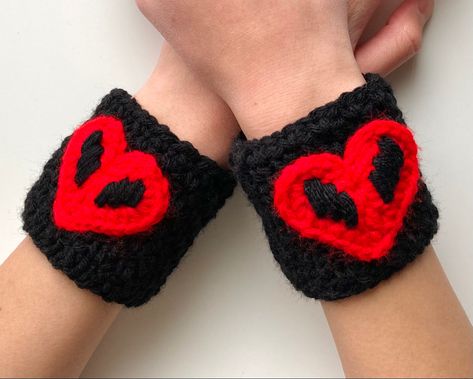 Lovejoy Crochet Pattern, Dsmp Crochet Patterns, Mcyt Crochet, Technoblade Crochet, Emo Crochet Patterns Free, Dsmp Crochet, Crochet Wristband, Minecraft Crochet, Crochet Hoodie