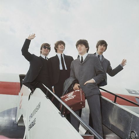 Mv Bill, Beatles Quotes, Richard Starkey, Men In Suits, Beatles Photos, John Lennon Beatles, Beatles Pictures, Beatles John, Breaking In