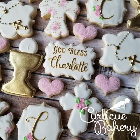 First Communion Pink And Gold, 1st Communion Cookies Girl, Girl First Communion Party Ideas, First Communion Cookies Girl, Communion Cookies Girl, Communion Cookies Decorated, First Communion Cookies Decorated, 1st Communion Cookies, Communion Cupcakes