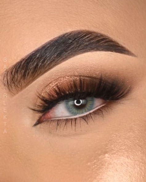 SOFT BROWN SMOKEY MAKEUP [Video] in 2022 | Eye makeup pictures, Smoky eye makeup, Eye makeup steps Brown Smokey Makeup, 2022 Eye Makeup, Teknik Makeup, Makeup Cantik, Smokey Makeup, Brown Smokey, Makeup Video, Eye Makeup Techniques, Makeup Tutorial Eyeliner