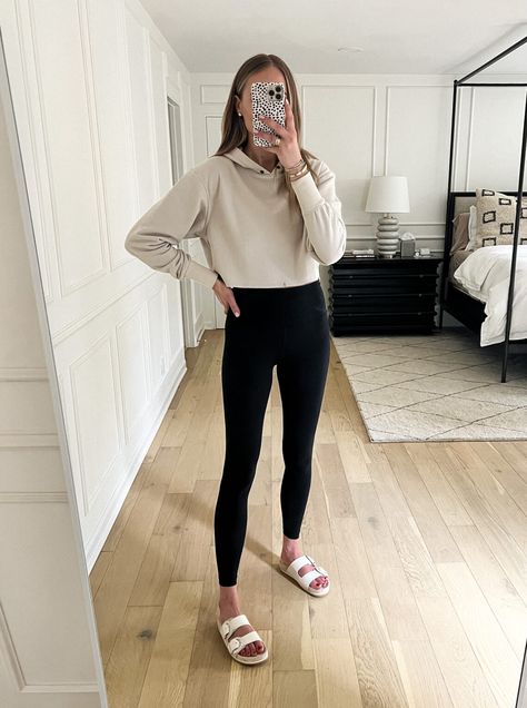 Dailies Archive - Fashion Jackson Sandals Work Outfit, Crop Leggings Outfit, Lululemon Outfit Fashion, Athleisure Outfits Winter, Cropped Hoodie Outfit, Athleisure Outfits Spring, Chic Jean Outfits, Athleisure Outfits Summer, Slides Outfit