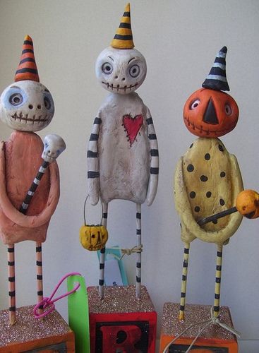 Mache Art, Clown Halloween, Halloween Folk Art, Halloween Clay, Diy Halloween Decor, Manualidades Halloween, Paper Mache Art, Primitive Halloween, Paper Mache Crafts