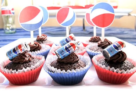 Pepsi Party cupcakes. #BetterSummer #PapaJohns Contest Rules: http://papajohns.com/bettersummer Pepsi Party, Pepsi Vintage, Papa John’s, Kids Themed Birthday Parties, 6th Anniversary, Pepsi Cola, Dessert Cupcakes, The Guest, Cupcake Party