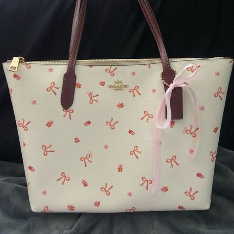 Coach tote bag with bows and flowers Coach Flower Bag, Coach Bow Bag, Long Champ Bag, Coach Tote Bag, Coach Tote Bags, Bow Bag, Grade 7, Coach Tote, Vogue Covers