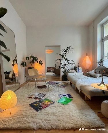 Eccentric Minimalism, Minimalistic Apartment, London Room, Nyc Bedroom, Simple Apartment, Nyc Loft, Eclectic Chic, Bedroom Color Combination, Bedroom Setup