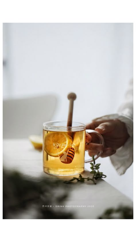 Coffee Advertising Photography, Herbal Tea Photography, Healing Tea Recipes, Photography Tea, Herbal Vinegar, Honey Breakfast, Tea For Colds, Tea Photography, Food Videography