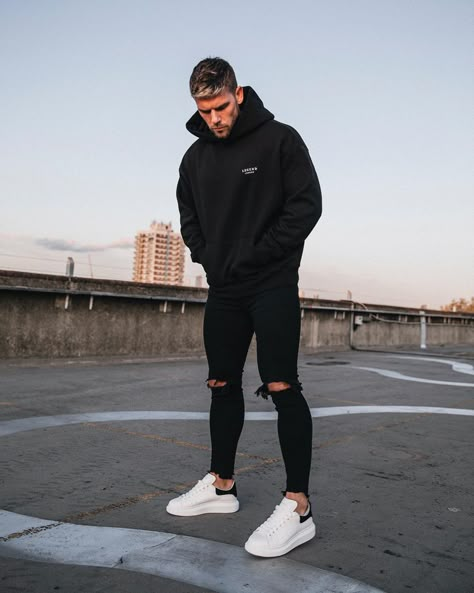 All Black Outfit For Men, Black Outfit For Men, Alexander Mcqueen Sneakers Outfit, Black Outfits For Men, Casual Outfits Street Style, Mcqueen Outfit, Full Black Outfit, Guerriero Samurai, Hoodie Outfit Men