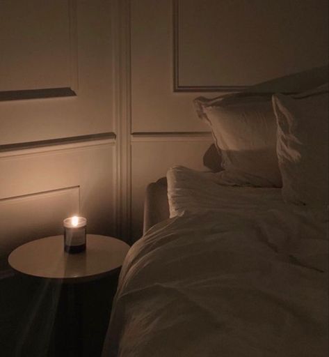 90s Aesthetic Room Decor, Room Decor Plants, Seoul Apartment, Bedroom Aesthetic Dark, Lounge Bathroom, Home Korean, Minimal Homes, Korean Apartment, Apartment Lounge