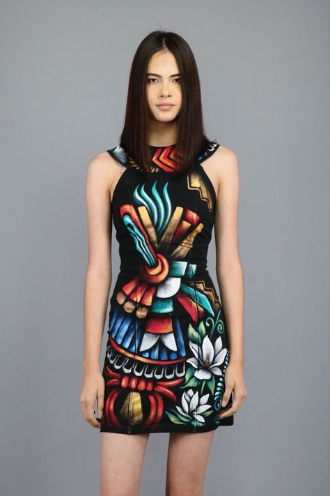 Vestido pintado a mano con una inspiración en los códices. Aztec Costume, Mexican Fashion, Dress Painting, Hand Painted Clothing, Mexican Dresses, Fashion Painting, Art Clothes, Perfect Outfit, Girl Fashion