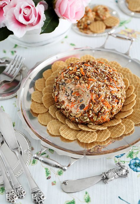 Carrot Cake Cheese Ball Carrot Cake Dip, Easter Cheese Ball, Cheese Ball Recipe, Holiday Cheese, Cake Dip, Party Bites, Carrot Cake Cheesecake, Sweet Dips, Easter Goodies