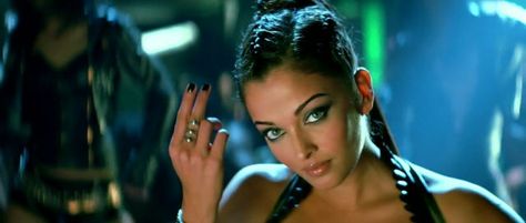 Aishwarya Rai Dhoom 2, Crazy Kiya Re, Indian Movie Songs, Dhoom 2, Bollywood Music Videos, Dance Movies, You Drive Me Crazy, Indian Music, Bollywood Music