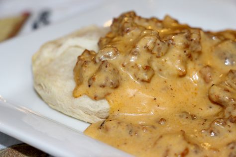 Chorizo Gravy Chorizo Gravy, White Sausage Gravy, Smoked Sausages, Spanish Chorizo, Sausage Gravy And Biscuits, Mexican Chorizo, Chorizo Recipes, Deep South Dish, Chorizo Sausage