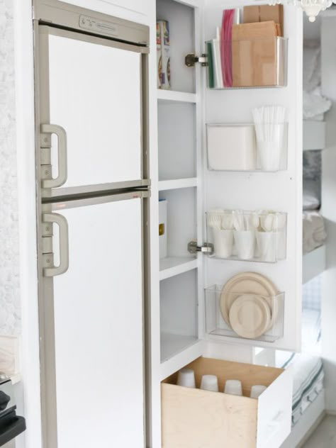 Small Pantry Design Ideas Storage, Travel Trailer Pantry Organization, Small Camper Pantry Organization, Rv Pantry Ideas, Rv Living Storage Ideas, Rv Clothes Storage Ideas Travel Trailers, Small Rv Ideas, Camper Cupboard Organization, Rv Cupboard Organization