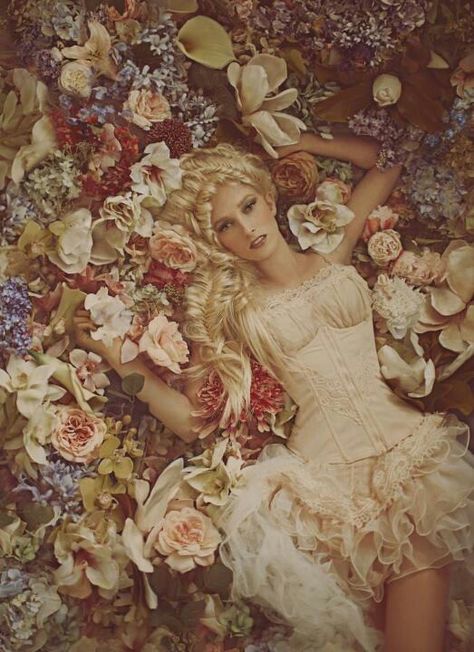 Photo by Sue Bryce Buy Myself Flowers Photoshoot, Sue Bryce Photography, Studio Posing, Vintage Filter, Lavish Wedding, Ethereal Light, Flower Photoshoot, Photography Inspiration Portrait, Glamour Photography