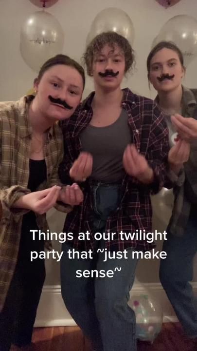 Twilight Themed Sleepover, Twilight Movie Themed Snacks, Twilight Bday Party, Twilight Bachelorette Party, Twilight Themed Party Food, Twilight Themed Food, Twilight Party Games, Twilight Party Ideas, Twilight Themed Party