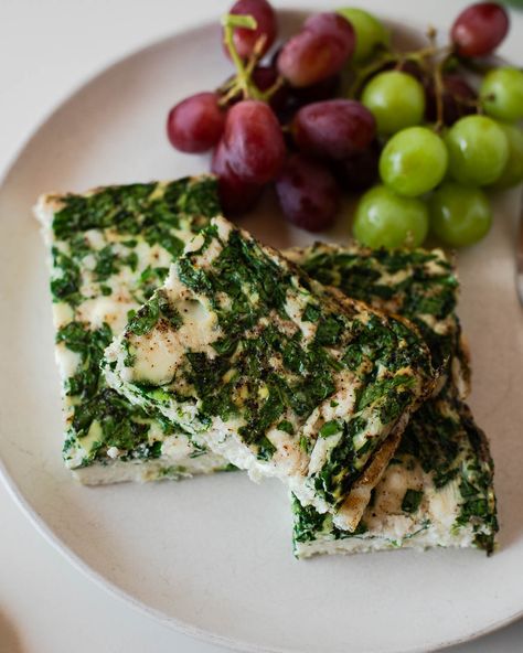 Healthy Spinach Feta Egg White Bake - High Protein – Fit Mama Real Food Feta Egg Bake, Red Pepper Pesto Recipe, Spinach Feta Egg, Healthy Sweet Potato Pie, Egg White Bake, Healthy Teriyaki Chicken, Vegan Mushroom Soup, Chocolate Avocado Smoothie, Kale Soup Recipes