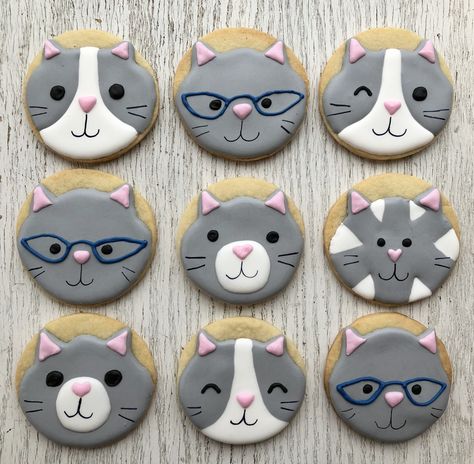 Kelly’s Cat cookies Cat Sugar Cookies, Christmas Cat Cookies Decorated, Kitty Cat Cookies, Cat Face Decorated Cookies, Calico Cat Cookies, Dog And Cat Cookies Decorated, Cat Themed Parties, Cat Cookies, Biscotti Cookies