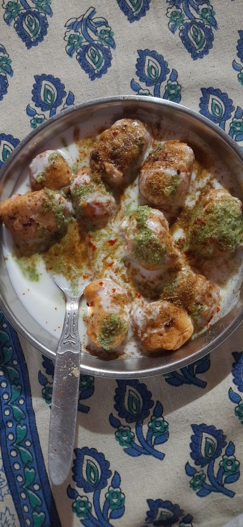 Homemade Food Snapchat Indian, Desi Food Snapchat, Indian Food Snap, Dahi Wada, Homemade Food Snapchat Story, Food Snapchat Story, Indian Fast Food, Foodie Pics, Eating Food Funny