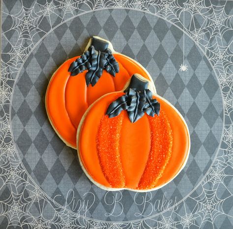 Lizy B: Easy Pumpkin Cookie Tutorial! Jack O Lantern Cookies, Pumpkin Cookies Easy, Pumpkin Cookie, Vanilla Sugar Cookie, Sprinkle Baby Shower, Cookie Tutorials, Fall Cookies, Cupcake Decorating, Treat Gift