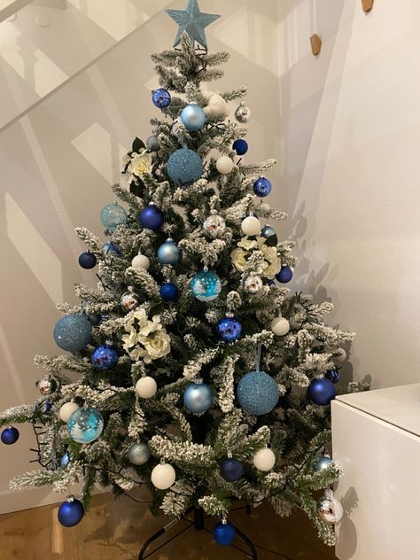 Christmas Tree Blue, Blue Christmas Tree, Christmas Tree Design, Blue Christmas, Christmas Deco, Christmas Trees, Blue And Silver, Blue Sky, Color Palette