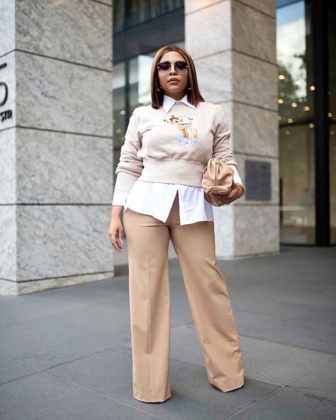 School Principal Outfits Women, Nude Pants Outfit, Polo Outfits For Women, City Clothes, Polo Outfits, Friday Outfit For Work, Groovy Fashion, Career Women, Fashionable Work Outfit