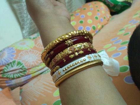 Sankha Pola Design Gold, Sankha Pola Design, Pola Bangles Gold, Sakha Pola In Gold, Shakha Pola Bangles, Rajputi Bangles, Gold Kangan, Fashion Jewelry Necklaces Gold, Antique Gold Earrings