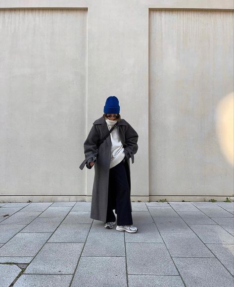 Chunky Beanie Outfit, Royal Blue Beanie Outfit, Blue Beanie Outfit Aesthetic, Toque Outfit, Beanie Outfit Street Style, Blue Hat Outfit, Blue Beanie Outfit, Beanie Outfit Aesthetic, Autum Outfit