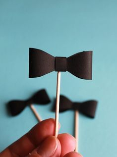 Bow Tie Cupcakes, Diy Wedding Cupcakes, Diy Wedding Cake Topper, Cupcake Toppers Template, Bow Tie Party, Birthday Decorations For Men, Boy Baby Shower Ideas, Diy Wedding Cake, Ideas Baby Shower