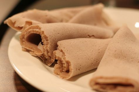 [Cheater] Injera « Chef Marcus Samuelsson (uses whole wheat for teff - if you can't find teff - and baking soda and yogurt in place of sourdough) Ethiopian Injera, Injera Bread, Recipes Pancakes, Teff Recipes, Ethiopian Cuisine, Pan Pita, Africa Food, Recipes Bread, Ethiopian Food