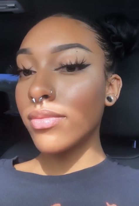 Gauges Black Women, Ear Gauges Aesthetic, Stretched Ears Aesthetic, Small Ear Gauges, Women Piercings, Stretched Ear Lobes, Stretched Ear, Random Outfits, Go Best Friend