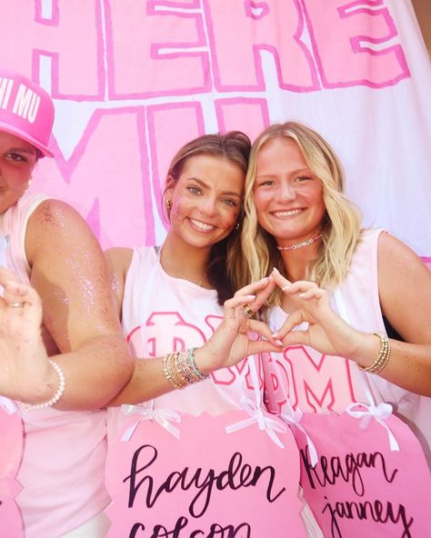 phi mu dreamin🎀 Phi Mu Aesthetic, Go Greek, Phi Mu, August 12, Post Ideas, Instagram Inspo, Cute Poses, College Life, Sorority