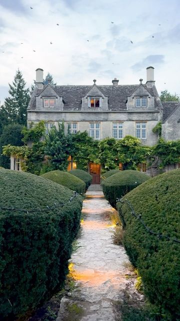 BEAUTIFUL HOTELS on Instagram: "@dr_difilippo soaking up the Cotswold charm at Barnsley House! 🌿 This historic-meets-luxury gem in the heart of Barnsley village is a true escape. ✨ With manicured gardens, a spa oasis, and rooms blending tradition with modern comfort, it’s a perfect retreat. 😌 📽 @dr_difilippo 📍 @barnsley_house, Cotwolds, United Kingdom 🎶 Autumn’s Waltz - Shoshana Michel" Cotswolds Hotels, Barnsley House, The Pig Hotel, Maldives Luxury Resorts, Spa Oasis, Woodland Cottage, Romantic Retreat, Spa Retreat, Villa With Private Pool