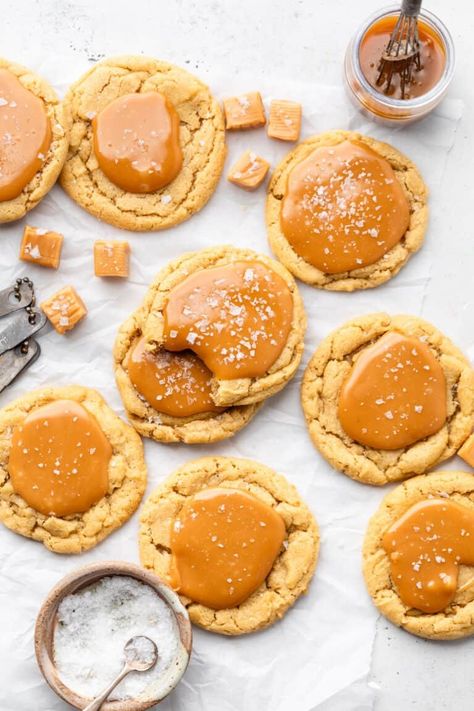 Salted Caramel Cookie Recipe - Erin Lives Whole Barnes And Noble Salted Caramel Cookies, Caramel Sugar Cookies, Cookies With Caramel Bits, Caramel Drizzle Recipe, Salted Caramel Cookies Recipe, Caramel Cookies Recipes, Salted Caramel Cookie, Ricotta Cookies Recipe, Erin Lives Whole